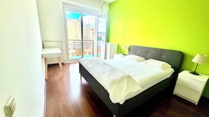 2 bedrooms, desk, iron/ironing board, WiFi