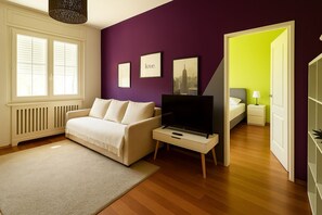 2 bedrooms, desk, iron/ironing board, WiFi