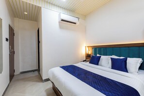 Deluxe Double Room - Hotel Ananta (Mumbai)