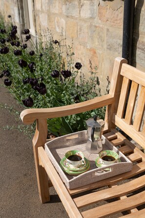 المنطقة المحيطة بالمنشأة