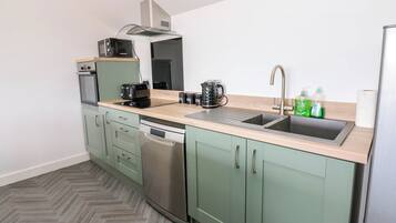 Dishwasher, cookware/dishes/utensils