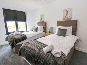 3 dormitorios, decoración individual, mobiliario individual