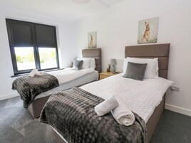 3 habitaciones, decoración personalizada y muebles diferentes 