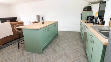 Dishwasher, cookware/dishes/utensils