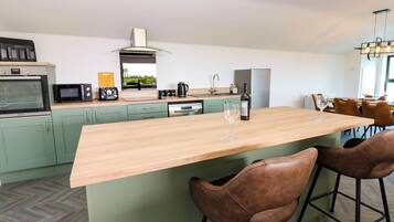 Dishwasher, cookware/dishes/utensils