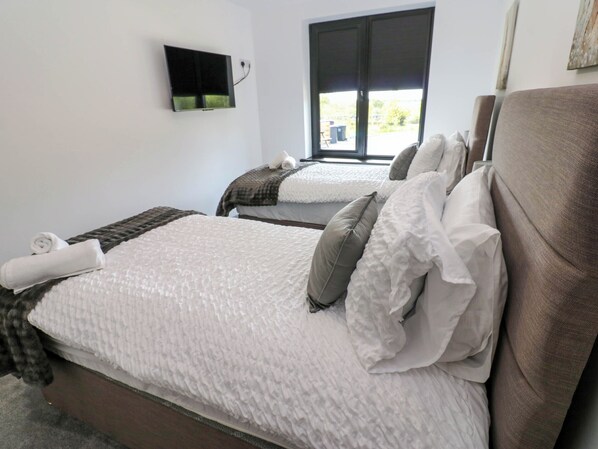 3 bedrooms, individually decorated, individually furnished, free WiFi