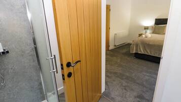 3 bedrooms, individually decorated, individually furnished, free WiFi