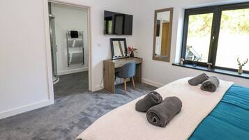 3 bedrooms, individually decorated, individually furnished, free WiFi