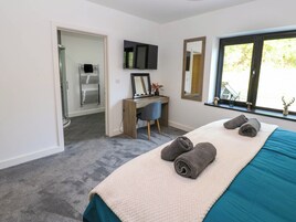 3 habitaciones, decoración personalizada y muebles diferentes 