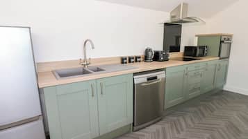 Cookware/dishes/utensils