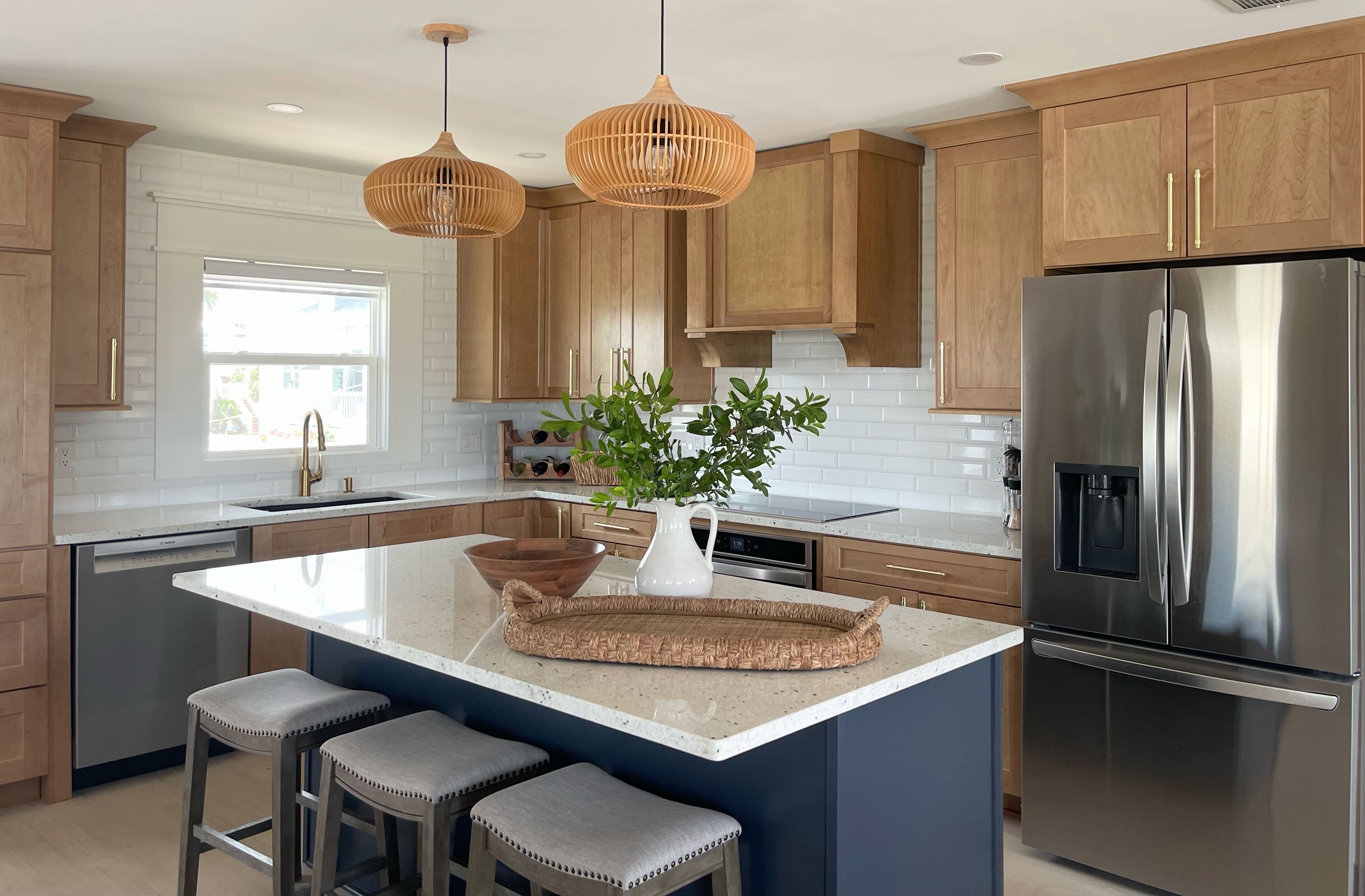 Geladeira, micro-ondas, fogão, cooktop