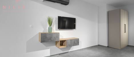 Studio, Balcony | Iron/ironing board, cribs/infant beds, free WiFi, bed sheets