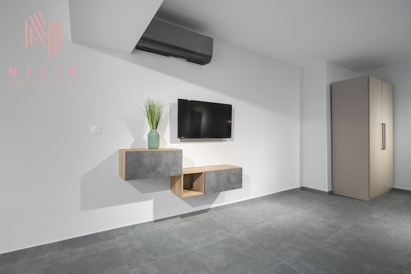 Iron/ironing board, cribs/infant beds, free WiFi, bed sheets