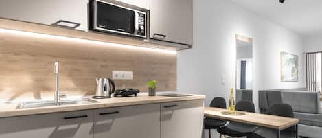 Studio, Balcony | Private kitchen | Mini-fridge, microwave, stovetop