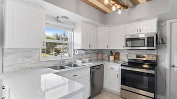 Mikroaaltouuni, uuni, liesi, astianpesukone