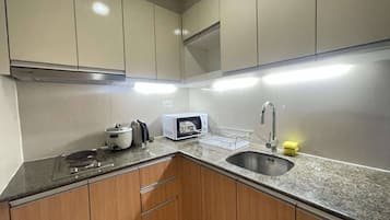 Refrigerador, horno, placa de cocina, lavavajillas