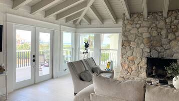 Smart TV, chimenea y impresora