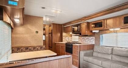 Amazing campground on the lake in Sevierville - 2 bedrooms available