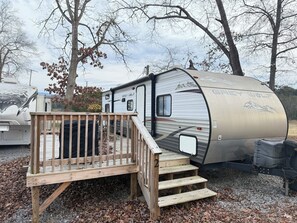 Exterior - Amazing campground on the lake in Sevierville - 2 bedrooms available (Sevierville)