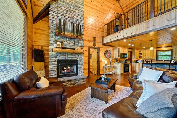 Smart-TV, Kamin, Videospiele, Bücher