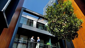 A modern building with a glass balcony and a tree. - Your Apartment - Liverpool Street (London)