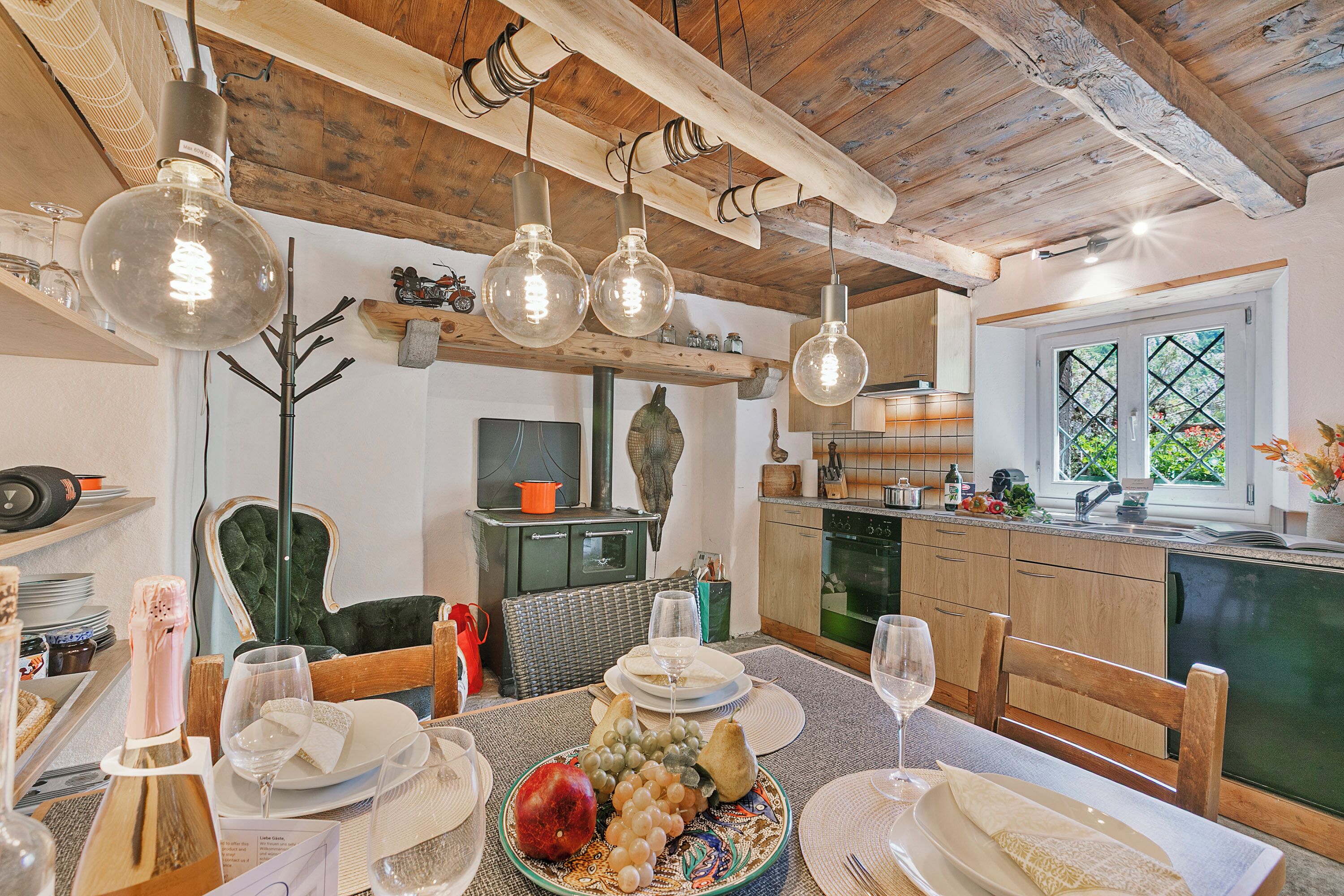 Réfrigérateur, four, plaque de cuisson, cafetière/bouilloire