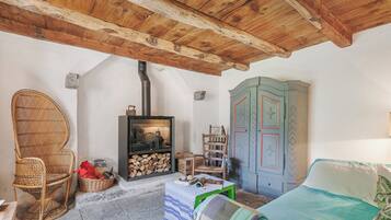 Standard Chalet, 3 Bedrooms, Balcony, Mountainside (Casa Kaia Verzasca) | 3 bedrooms, free WiFi, bed sheets