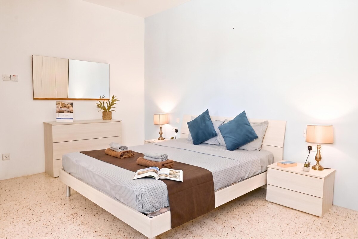 Family Apartment, 2 Bedrooms, 2 Bathrooms, Sea Facing (Sea blue horizon Qawra bay 8) | 2 bedrooms, iron/ironing board