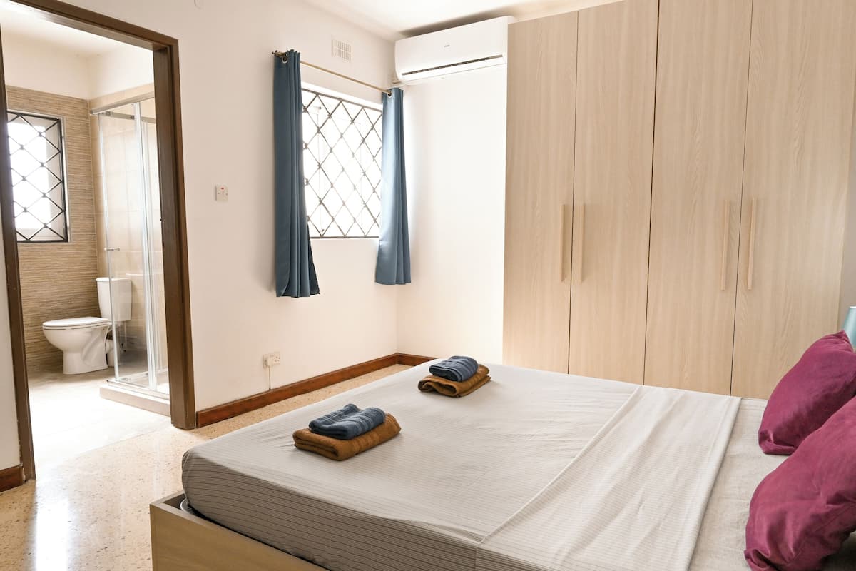 Standard Apartment, 2 Bedrooms, 2 Bathrooms (Sea blue horizon Qawra bay 4) | 2 bedrooms, iron/ironing board, free WiFi, bed sheets