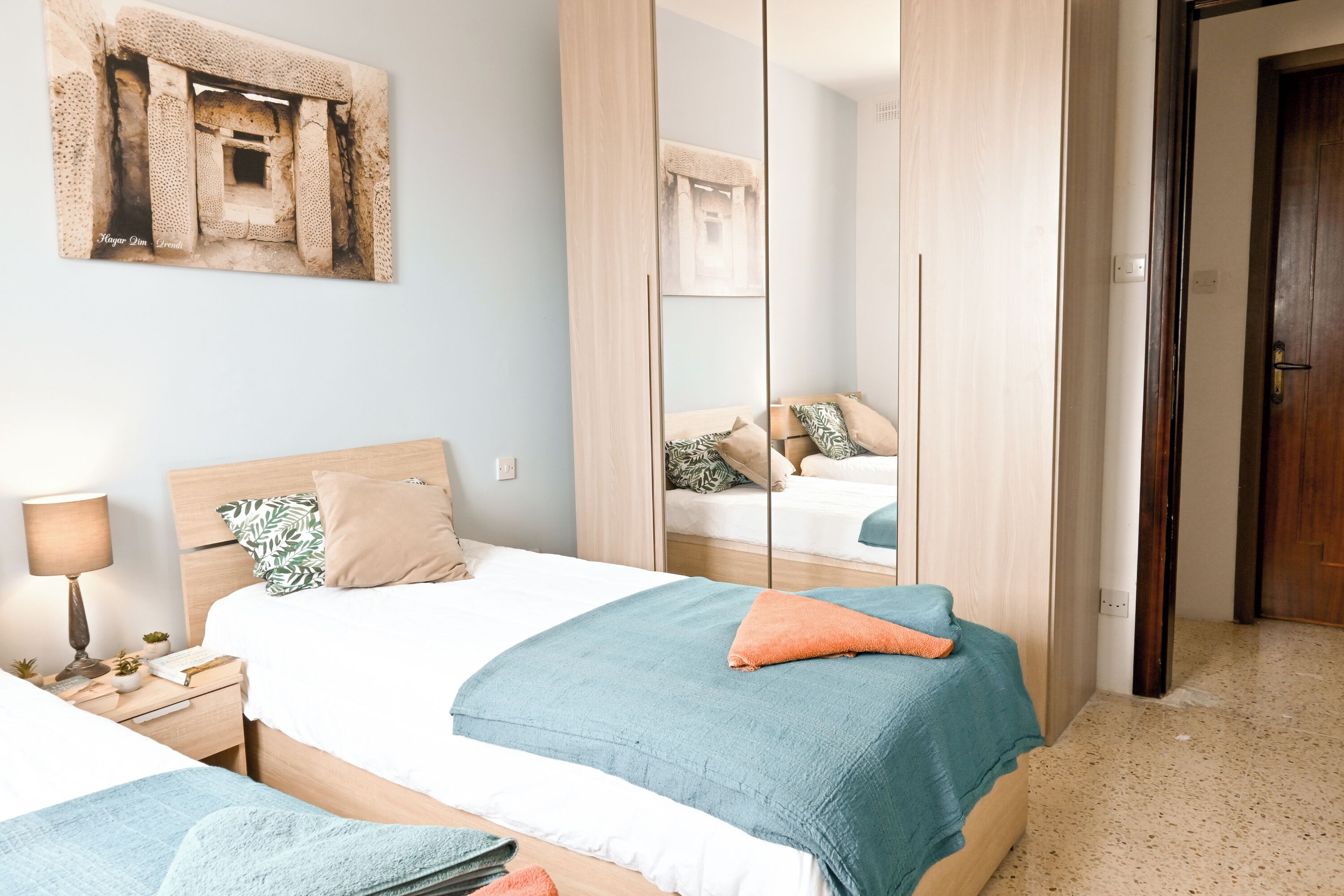 Standard-Apartment, Mehrere Schlafzimmer, 2 Bäder, Meerseite (Sea Blue Horizon Qawra Bay 5) | 2 Schlafzimmer, Bügeleisen/Bügelbrett, kostenloses WLAN, Bettwäsche
