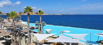 シー ブルー ホライゾン カウラ ベイ アパートメンツ