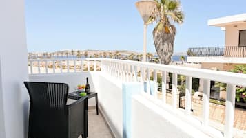 Căn hộ Tiêu chuẩn, nhiều phòng ngủ, 2 phòng tắm, đối diện biển (Sea blue horizon Qawra bay 8) | Ban công