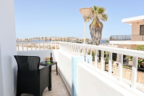 Family Apartment, Multiple Bedrooms, 2 Bathrooms, Sea Facing (Sea blue horizon Qawra bay 8) | Balcony