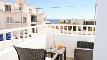 Family Apartment, Multiple Bedrooms, 2 Bathrooms, Sea Facing (Sea Blue Horizon Qawra Bay 5) | Property grounds