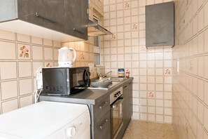 Standard Apartment, 2 Bedrooms, 2 Bathrooms (Sea blue horizon Qawra bay 4) | Private kitchenette | Fridge, microwave, oven, stovetop