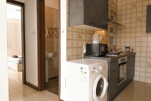 Standard Apartment, 2 Bedrooms, 2 Bathrooms (Sea blue horizon Qawra bay 4) | Private kitchenette | Fridge, microwave, oven, stovetop