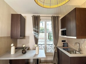 Microwave, stovetop, espresso maker, electric kettle - JEGO (Paris)