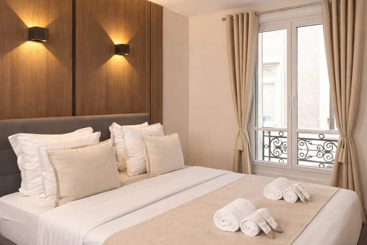 Espace de travail pour ordinateur portable, lit parapluie, Wi-Fi gratuit