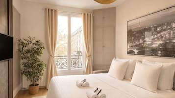 Superior-Zimmer | Wohnbereich | 80-cm-Smart-TV mit Digitalempfang