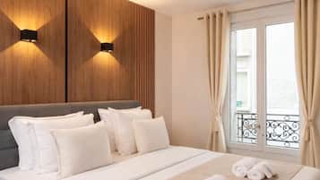 Laptop workspace, travel crib, free WiFi, bed sheets