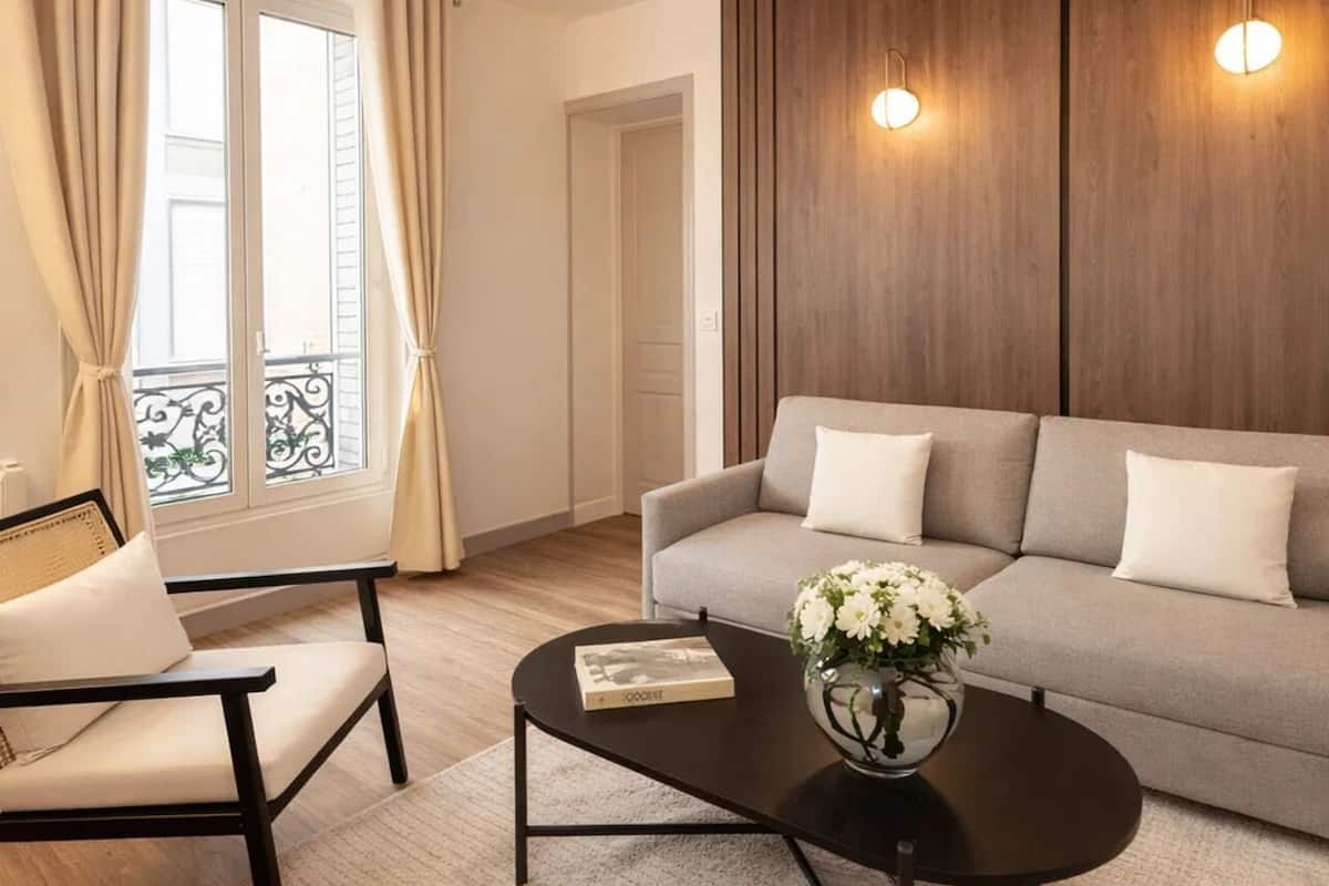 TV connectée de 80 cm avec chaînes numériques