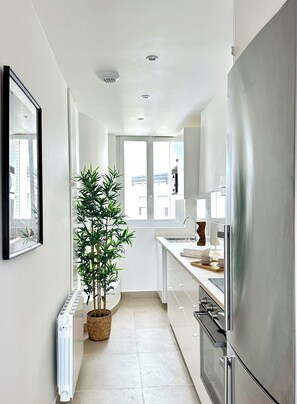 Microwave, stovetop, espresso maker, electric kettle - JEGO (Paris)