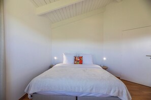 1 bedroom, iron/ironing board, WiFi, bed sheets - Walking distance to the beach - Charming apartment with sea view (Bonifacio)