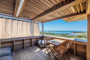 Outdoor dining - Walking distance to the beach - Charming apartment with sea view (Bonifacio)