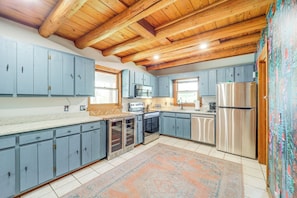 Interior - 2 Mi to Appalachian State: Cabin w/ Outdoor Spaces (Boone)