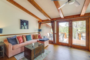 Interior - 2 Mi to Appalachian State: Cabin w/ Outdoor Spaces (Boone)