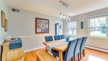 House (4 Bedrooms) | Interior