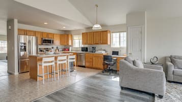 House (3 Bedrooms) | Interior