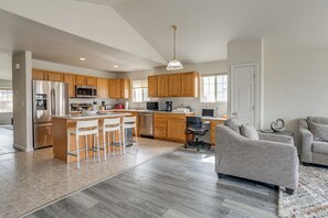 House (3 Bedrooms) | Interior