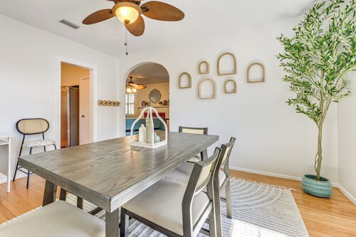 4 Mi to Dtwn Jacksonville: Chic Home w/ Porch!